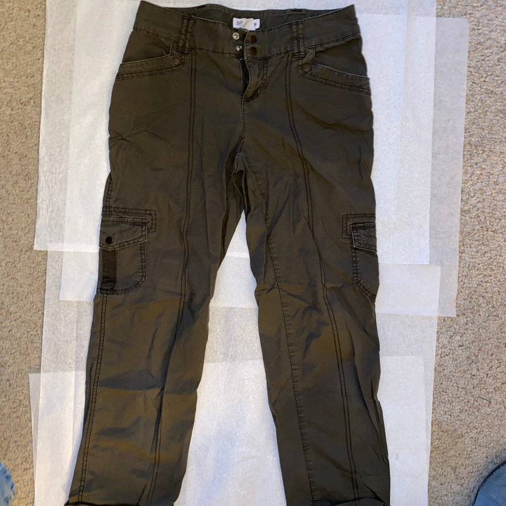 ⚪️grey capri pants⚪️